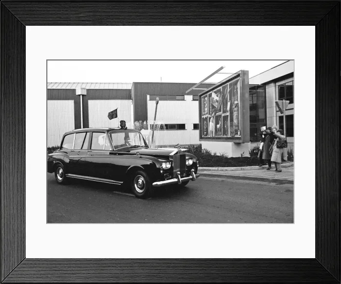 Framed Print : Queen Elizabeth II opens London City Airport, to the East of London Framed Print : Queen Elizabeth II opens London City Airport, to the East of London