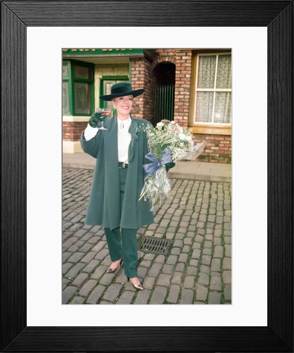 Framed Print : Julie Goodyear is pictured outside The Rovers Return on the set of Coronation Street