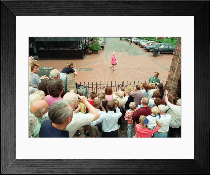 Framed Print : Julie Goodyear is pictured outside the set of Coronation Street greeting fans Framed Print : Julie Goodyear is pictured outside the set of Coronation Street greeting fans