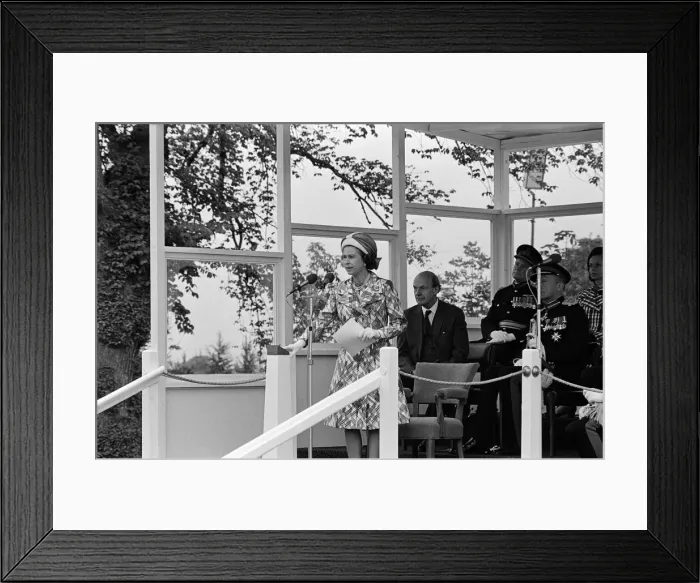 Framed Print : Queen Elizabeth II visiting Catterick Garrison, Richmondshire, North Yorkshire