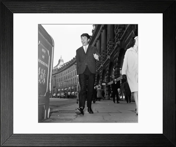 Framed Print : Elated comedian Jimmy Tarbuck walking along Regent Street Framed Print : Elated comedian Jimmy Tarbuck walking along Regent Street