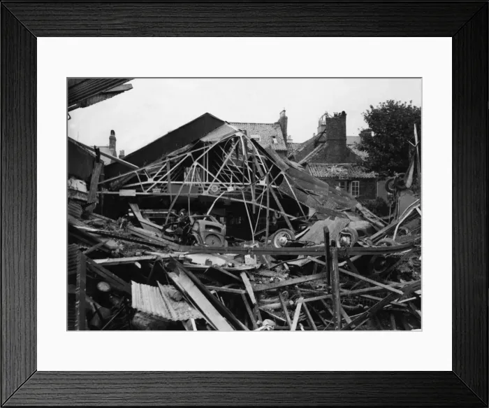 Framed Print : The wreckage of the Britannia Garage, Bridlington 20th August 1940 Framed Print : The wreckage of the Britannia Garage, Bridlington 20th August 1940