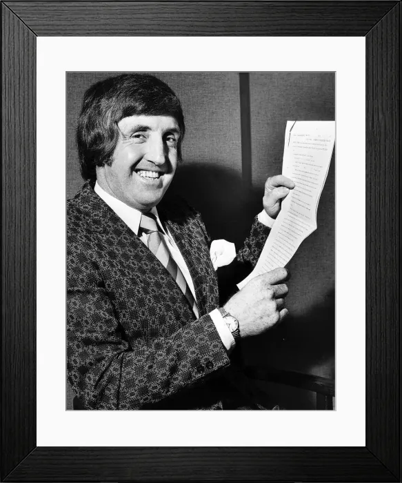 Framed Print : John Bond Manager of Bournemouth Football Club with the £100 Framed Print : John Bond Manager of Bournemouth Football Club with the £100