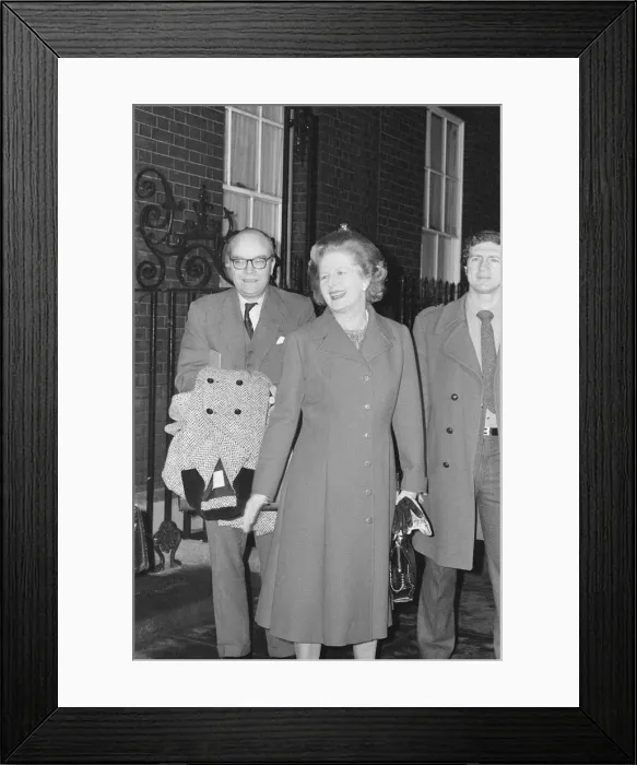 Framed Print : Margaret Thatcher PM pictured outside Downing Street, London, 15th January 1982 Framed Print : Margaret Thatcher PM pictured outside Downing Street, London, 15th January 1982