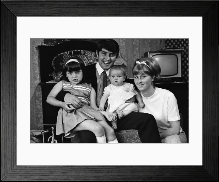 Framed Print : Jimmy Tarbuck in Great Yarmouth with his wife Pauline and their daughters Cheryl, 5 Framed Print : Jimmy Tarbuck in Great Yarmouth with his wife Pauline and their daughters Cheryl, 5