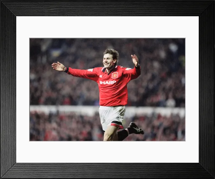 Framed Print : English Premier League match at Old Trafford. Manchester United 3 v Crystal Palace Framed Print : English Premier League match at Old Trafford. Manchester United 3 v Crystal Palace