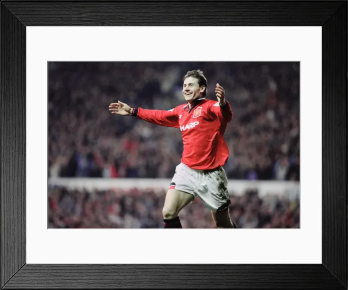 Framed Print : English Premier League match at Old Trafford. Manchester United 3 v Crystal Palace Framed Print : English Premier League match at Old Trafford. Manchester United 3 v Crystal Palace