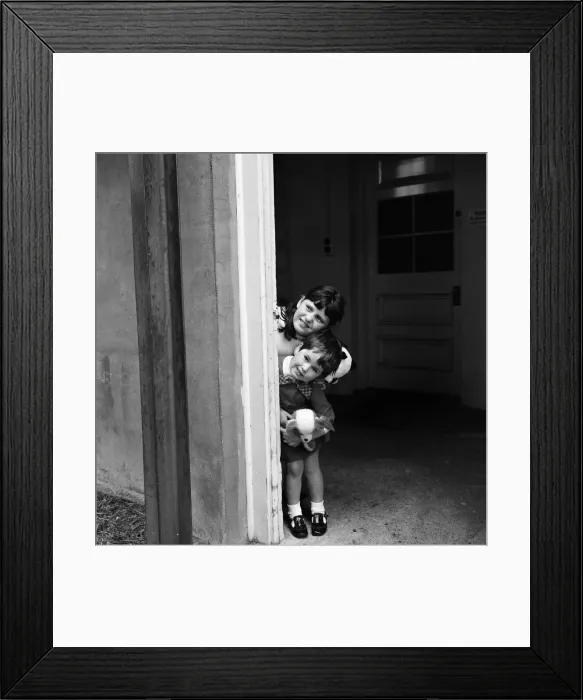 Framed Print : Jimmy Tarbuck and his wife Pauline pictured at Stanborough Hospital, Watford Framed Print : Jimmy Tarbuck and his wife Pauline pictured at Stanborough Hospital, Watford