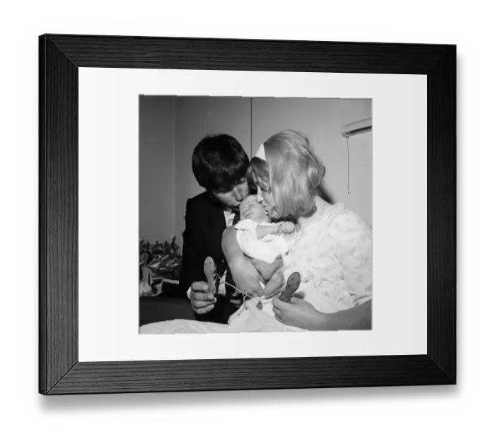 Framed Print : Jimmy Tarbuck and his wife Pauline pictured at Stanborough Hospital, Watford Framed Print : Jimmy Tarbuck and his wife Pauline pictured at Stanborough Hospital, Watford