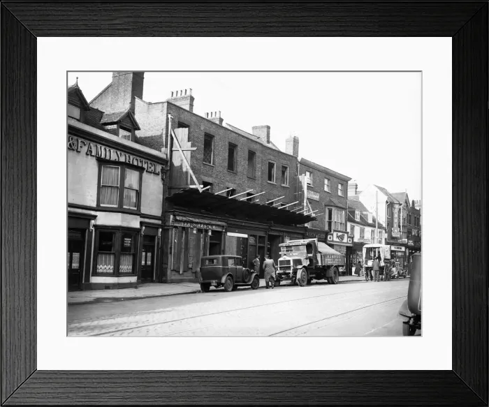 Framed Print : Demolition of Grainge and Grainge for Warren and Beck in Uxbridge High Street Framed Print : Demolition of Grainge and Grainge for Warren and Beck in Uxbridge High Street