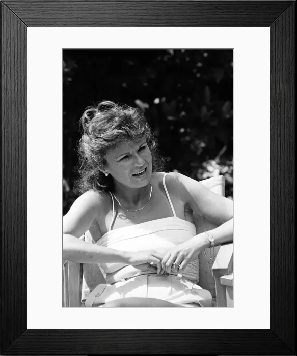 Framed Print : Actress Julie Walters on location. 3rd July 1985 Framed Print : Actress Julie Walters on location. 3rd July 1985