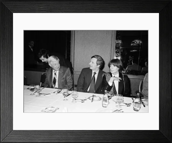 Framed Print : Maggie Smith and Alan Alda pictured at a press conference for the Royal Film Performance Framed Print : Maggie Smith and Alan Alda pictured at a press conference for the Royal Film Performance
