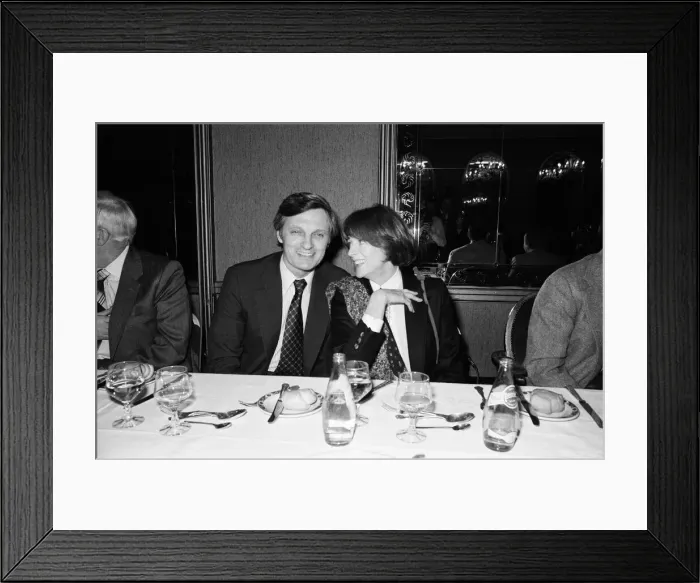 Framed Print : Maggie Smith and Alan Alda pictured at a press conference for the Royal Film Performance
