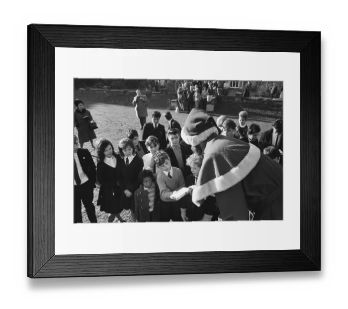 Framed Print : Santa Claus arrives by helicopter at Pestalozzi Village for Children in Sedlescombe