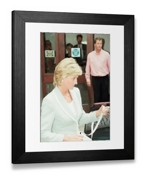 Framed Print : Princess Diana, keeps her first engagement as a divorced woman Framed Print : Princess Diana, keeps her first engagement as a divorced woman
