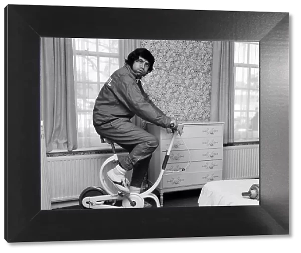 Jimmy Tarbuck, photographed at home in Kingston for a slimmers club feature