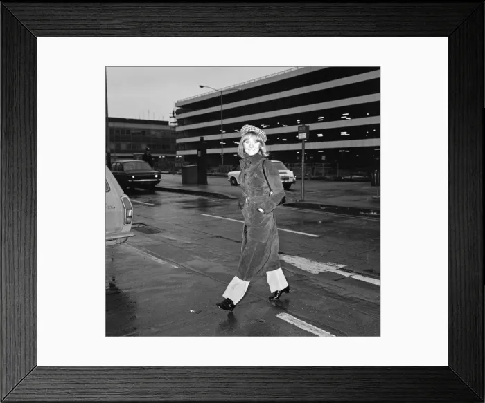 Framed Print : Scottish singer Lulu pictured at Heathrow Airport. 16th January 1970 Framed Print : Scottish singer Lulu pictured at Heathrow Airport. 16th January 1970