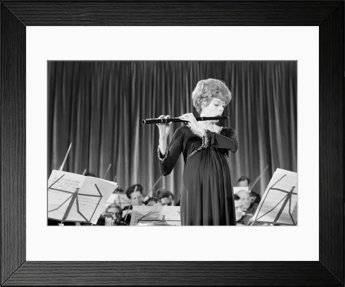 Framed Print : Actress Maggie Smith pictured during the filming of MGMs comedy Framed Print : Actress Maggie Smith pictured during the filming of MGMs comedy