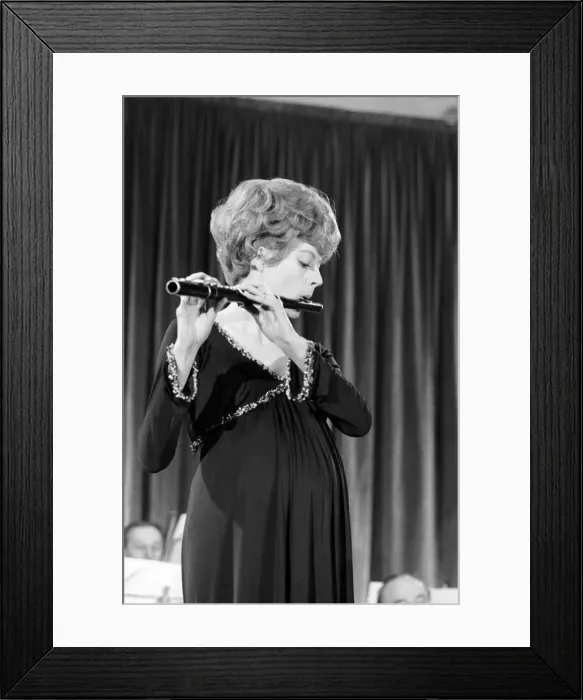 Framed Print : Actress Maggie Smith pictured during the filming of MGMs comedy Framed Print : Actress Maggie Smith pictured during the filming of MGMs comedy