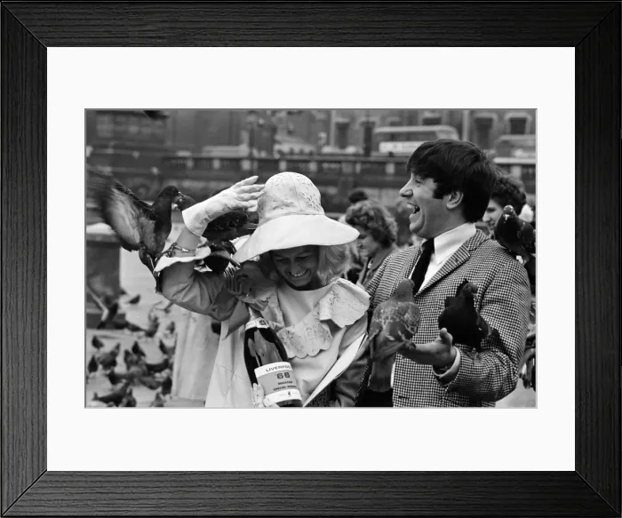 Framed Print : Jimmy Tarbuck in Trafalgar Square, London with Miss Liverpool Maureen Martin Framed Print : Jimmy Tarbuck in Trafalgar Square, London with Miss Liverpool Maureen Martin