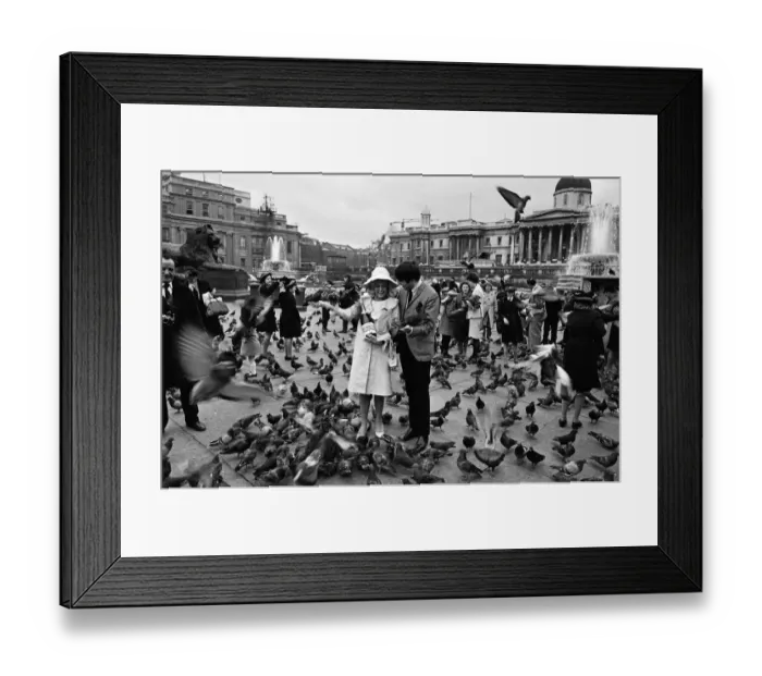 Framed Print : Jimmy Tarbuck in Trafalgar Square, London with Miss Liverpool Maureen Martin
