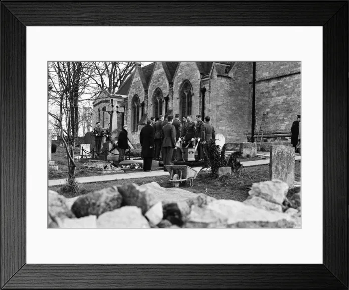 Framed Print : A full scale rehearsal of Sir Winston Churchills funeral is carried out in Framed Print : A full scale rehearsal of Sir Winston Churchills funeral is carried out in