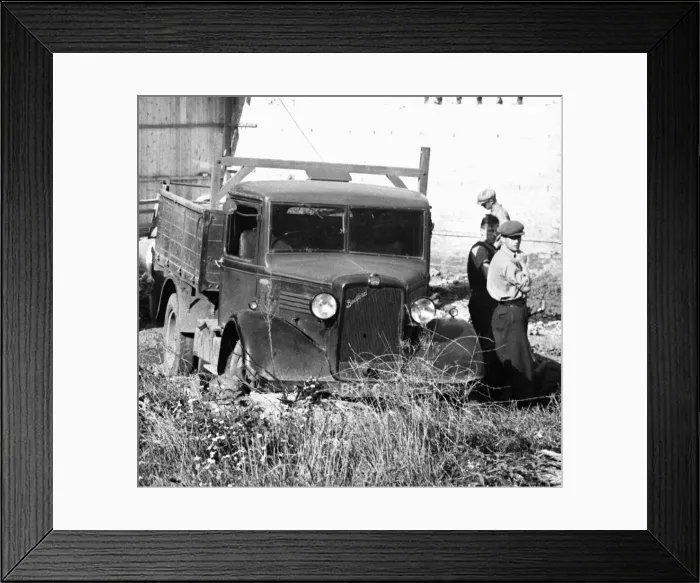 Framed Print : Slum clearance in Uxbridge to make way for the new Underground station circa 1936
