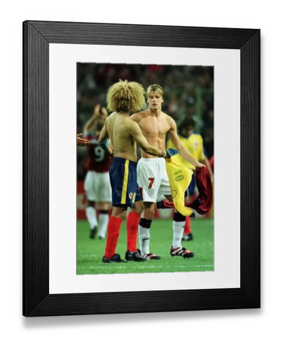 Framed Print : David Beckham swops shirts with Carlos Valderrama Jun 98 after Englands victory Framed Print : David Beckham swops shirts with Carlos Valderrama Jun 98 after Englands victory