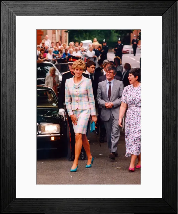 Framed Print : Princess Diana, HRH The Princess of Wales during her visit to Newcastle Upon Tyne Framed Print : Princess Diana, HRH The Princess of Wales during her visit to Newcastle Upon Tyne
