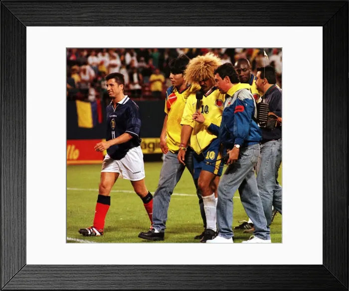 Framed Print : John Collins leaves pitch at end of Scotland match against Colombia May 1998 whilst Framed Print : John Collins leaves pitch at end of Scotland match against Colombia May 1998 whilst