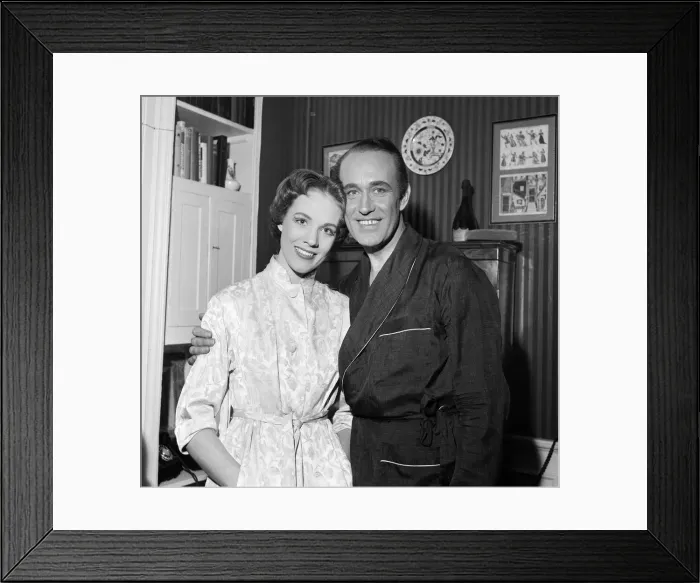 Framed Print : Rex Harrison as Henry Higgins and Julie Andrews as Eliza Doolittle in My Fair Lady