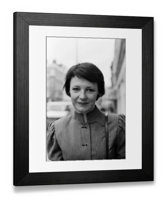 Framed Print : Delia Smith in Marylebone High Street, London. 27th November 1984