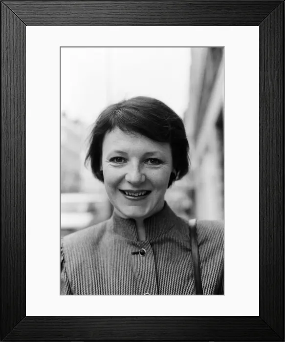Framed Print : Delia Smith in Marylebone High Street, London. 27th November 1984 Framed Print : Delia Smith in Marylebone High Street, London. 27th November 1984
