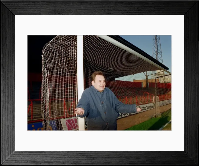 Framed Print : Bob Mortimer at Ayresome Park, Middlesbrough F. Cs football ground. Circa 1994 Framed Print : Bob Mortimer at Ayresome Park, Middlesbrough F. Cs football ground. Circa 1994