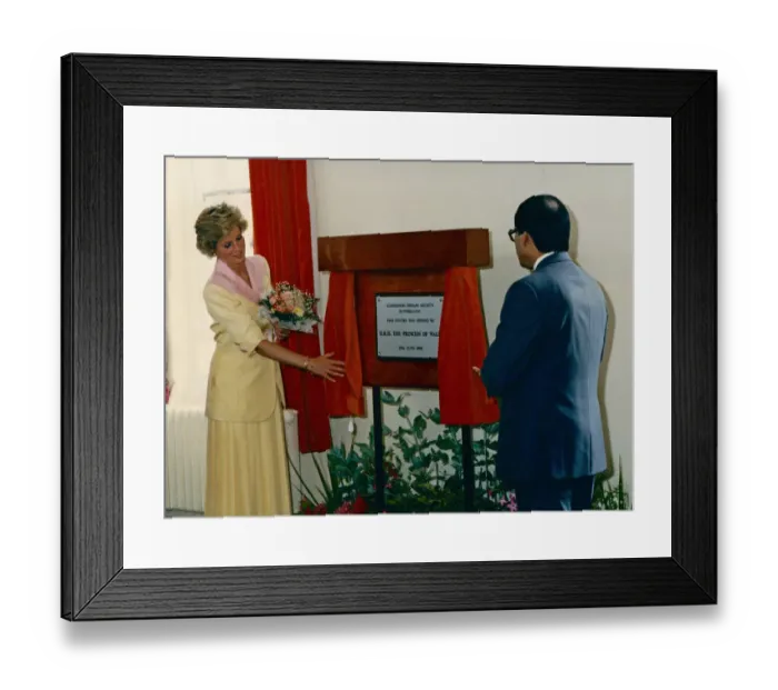 Framed Print : HRH, The Princess of Wales, Princess Diana unveils a plaque to The Alzheimer Disease Framed Print : HRH, The Princess of Wales, Princess Diana unveils a plaque to The Alzheimer Disease