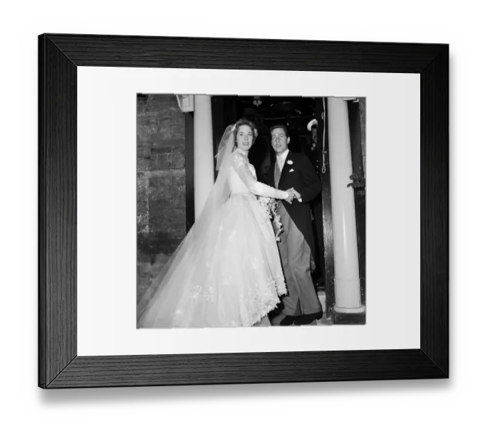 Framed Print : The wedding of Julie Andrews and Tony Walton at St Mary Oatlands Church, Weybridge
