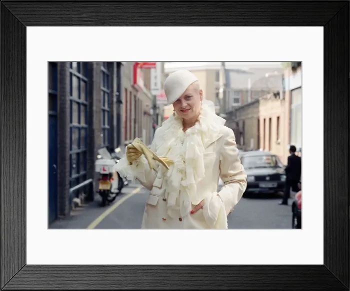 Framed Print : Vivienne Westwood, pictured outside her London office. 12th June 1992
