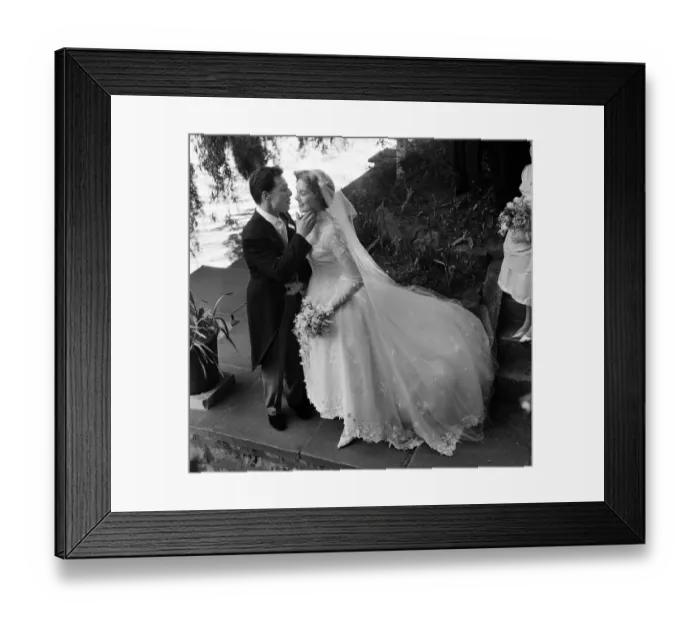 Framed Print : The wedding of Julie Andrews and Tony Walton at St Mary Oatlands Church, Weybridge