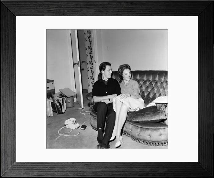 Framed Print : Julie Andrews and her husband Tony Walton. 30th June 1959 Framed Print : Julie Andrews and her husband Tony Walton. 30th June 1959