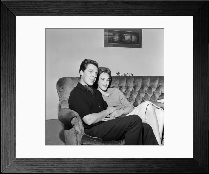 Framed Print : Julie Andrews and her husband Tony Walton. 30th June 1959 Framed Print : Julie Andrews and her husband Tony Walton. 30th June 1959