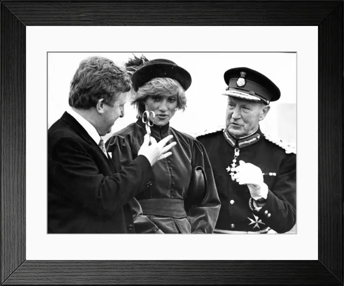 Framed Print : Princess Diana, HRH The Princess of Wales, opens The Redheugh Bridge in Newcastle Upon Framed Print : Princess Diana, HRH The Princess of Wales, opens The Redheugh Bridge in Newcastle Upon