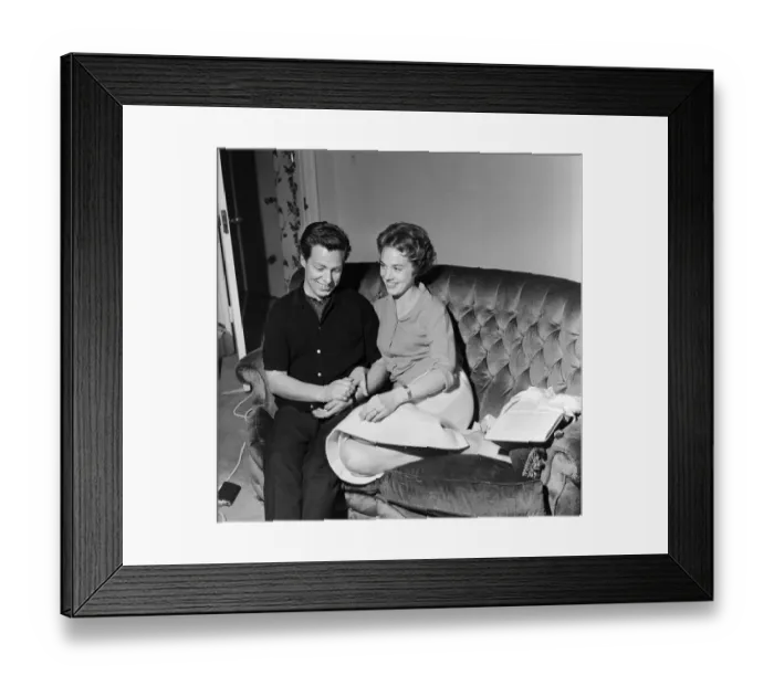 Framed Print : Julie Andrews and her husband Tony Walton. 30th June 1959 Framed Print : Julie Andrews and her husband Tony Walton. 30th June 1959