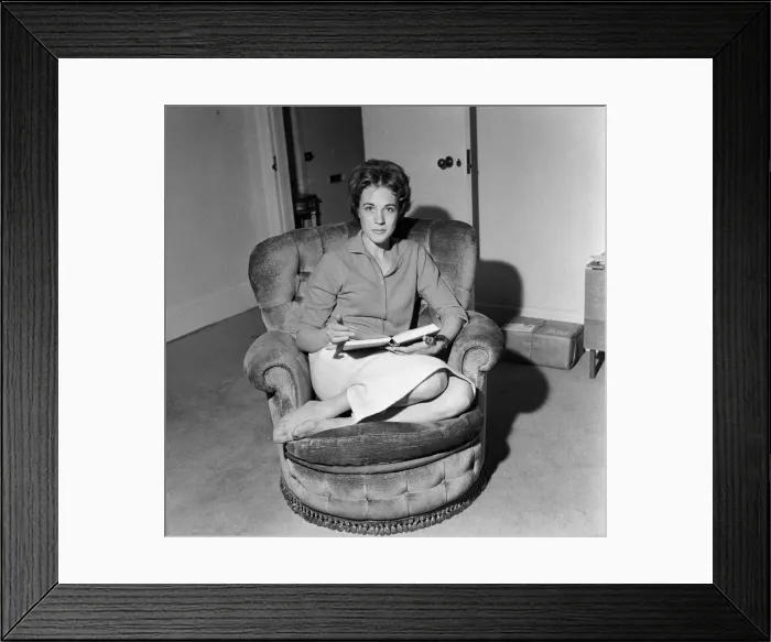 Framed Print : Actress Julie Andrews. 30th June 1959 Framed Print : Actress Julie Andrews. 30th June 1959