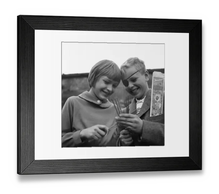 Framed Print : Children enjoy Bonfire Night at Pestalozzi Village for Children in Sedlescombe