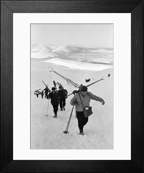 Framed Print : Skiers in the Cairngorms, a mountain range in the eastern Highlands of Scotland Framed Print : Skiers in the Cairngorms, a mountain range in the eastern Highlands of Scotland