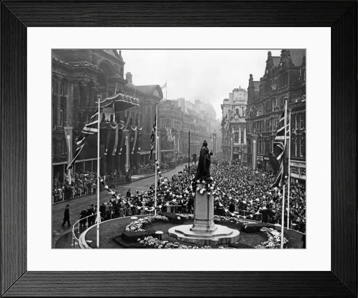 Framed Print : Queen Elizabeth II and Prince Philip visiting Birmingham, West Midlands Framed Print : Queen Elizabeth II and Prince Philip visiting Birmingham, West Midlands