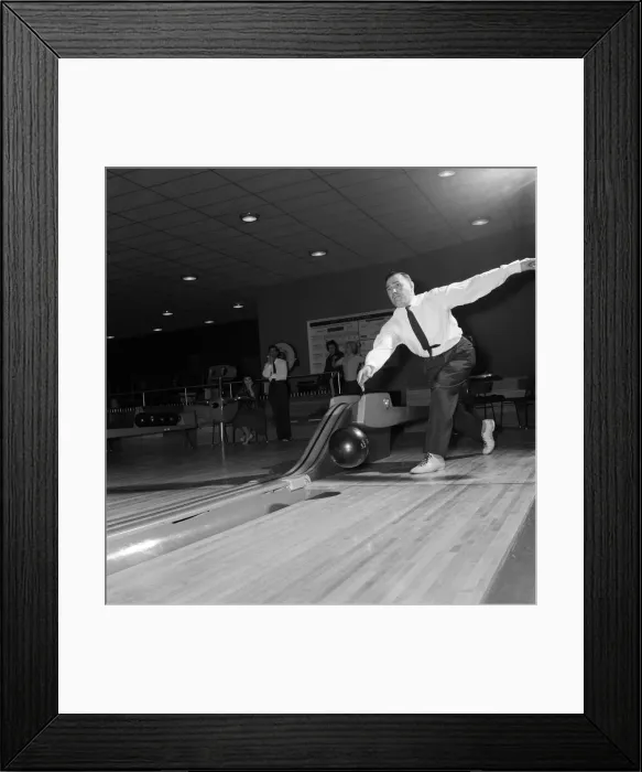 Framed Print : A man bowling at Top Rank Bowl, Streatham. 9th February 1962 Framed Print : A man bowling at Top Rank Bowl, Streatham. 9th February 1962