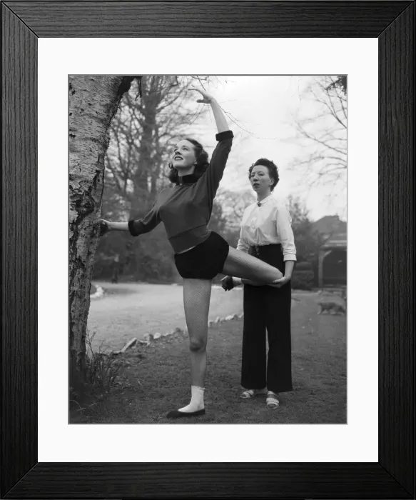 Framed Print : Actress Julie Andrews learning to Ballet dance. 12th April 1954 Framed Print : Actress Julie Andrews learning to Ballet dance. 12th April 1954