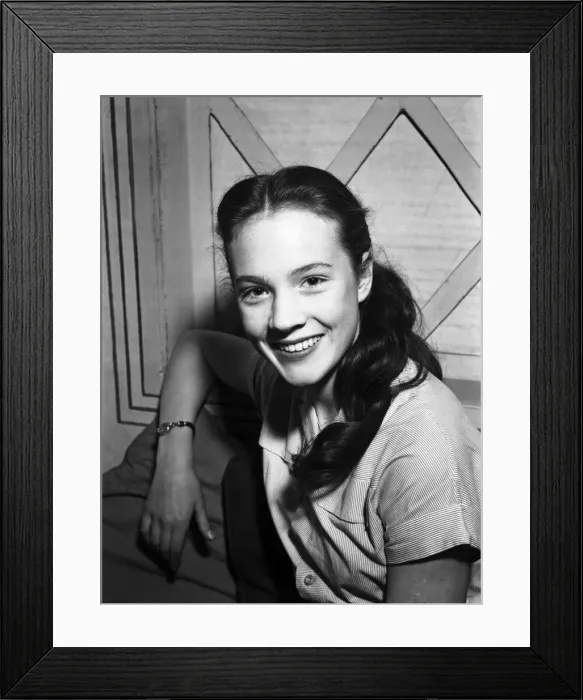 Framed Print : Actress Julie Andrews. 10th December 1951 Framed Print : Actress Julie Andrews. 10th December 1951