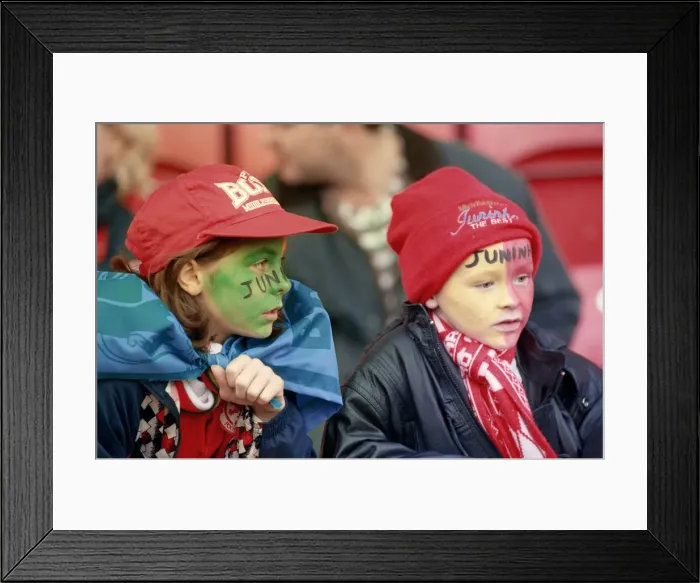 Framed Print : Middlesbroughs official opening of their new Riverside Stadium in a friendly against Framed Print : Middlesbroughs official opening of their new Riverside Stadium in a friendly against
